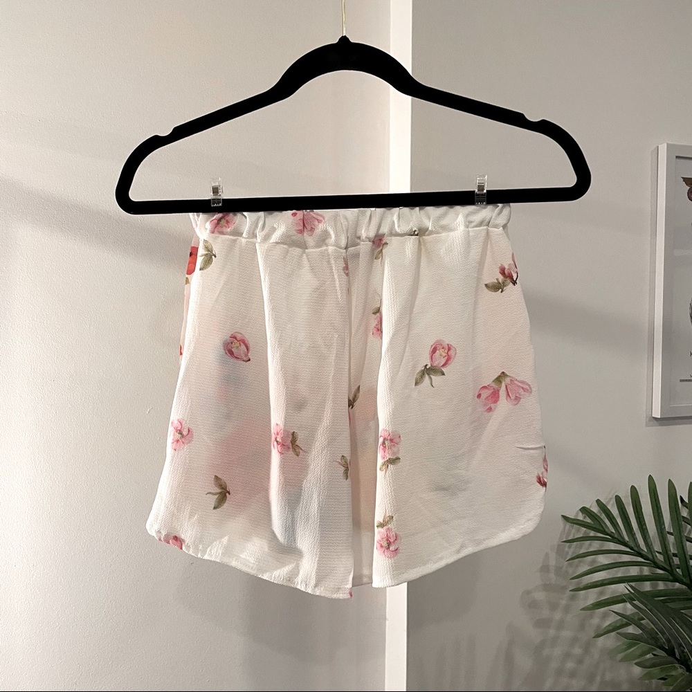 Floral Shorts - Picture 2 of 4